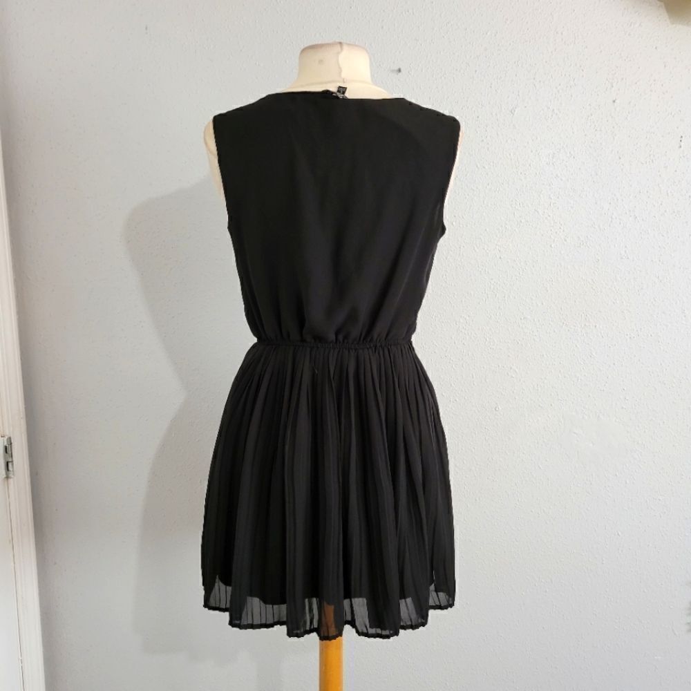 Black little dress - Picture 2 of 8